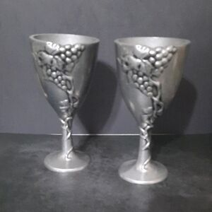 Decorative Grape Goblet Set - Silver Finish